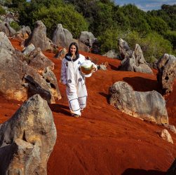 Jessica Meir returns to Earth